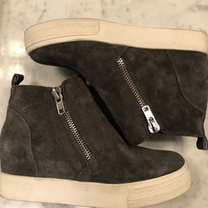 Lightly worn, Steve Madden, zip up platform shoes